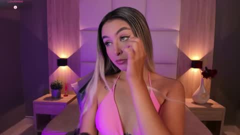 Bella cam online show from October 2025 07:56:02 PM