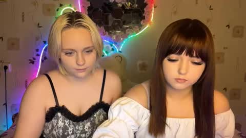 bella_and_alice online show from October 2025 02:05:02 PM