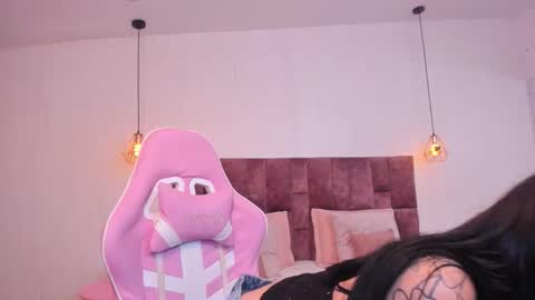 BELLA CLARCK online show from October 2025 02:45:02 AM