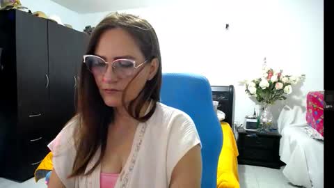 Bella online show from October 2025 11:46:01 PM