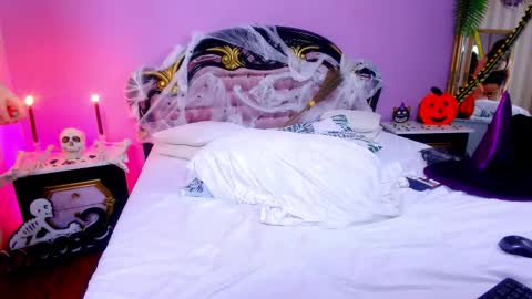 Bella online show from October 2025 11:39:01 PM