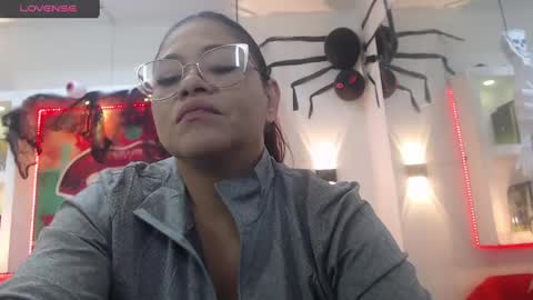 lady online show from October 2025 12:04:02 PM