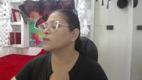 lady online show from October 2025 11:47:01 AM