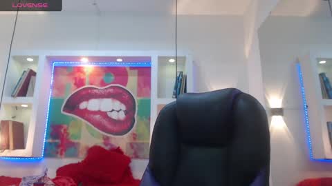 lady online show from November 2025 09:03:02 PM