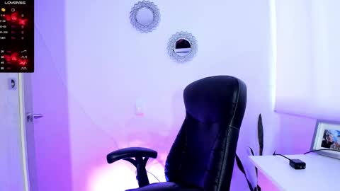 Snapshot of bella_thorne3 chatting on September 2025 10:35:02 PM Bella online show from September 2025 10:35:02 PM