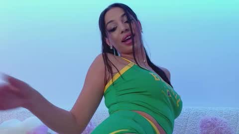 Snapshot of bella_vixen_ chatting on October 2025 07:56:01 PM Bella online show from October 2025 07:56:01 PM