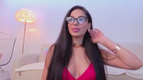 Snapshot of bella_vixen_ chatting on October 2025 07:25:02 PM Bella online show from October 2025 07:25:02 PM