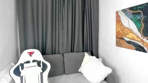 Hi I am Bella I am a first day here online show from October 2025 03:15:01 AM