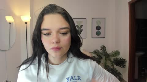  Bella Hadid  online show from December 2024 11:39:01 AM
