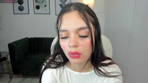  Bella Hadid  online show from January 2025 07:34:01 PM