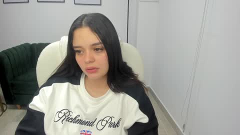  Bella Hadid  online show from January 2025 10:53:02 AM