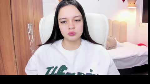 Bella Hadid  online show from February 2025 11:27:01 AM