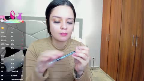  Bella Hadid  online show from September 2025 11:21:02 AM