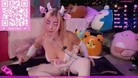 Snapshot of bellabearts chatting on November 2025 10:32:01 PM Bellalunabear trans JadePlant Cis online show from November 2025 10:32:01 PM