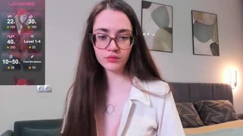 Snapshot of bellacatlovesmeat chatting on October 2025 06:28:02 PM BellaCatLovesMeat online show from October 2025 06:28:02 PM