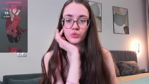 Snapshot of bellacatlovesmeat chatting on October 2025 06:35:02 PM BellaCatLovesMeat online show from October 2025 06:35:02 PM