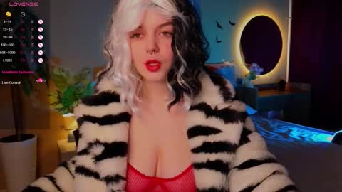 belladevile_ online show from October 2025 08:00:02 AM