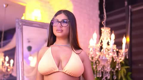 Bella online show from October 2025 05:09:01 PM