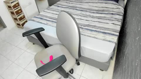 Snapshot of bellaprettty chatting on October 2025 02:49:01 PM Bella Angelycal online show from October 2025 02:49:01 PM