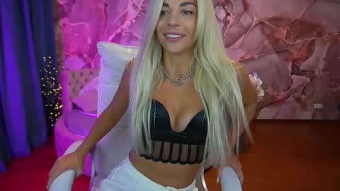 Bella online show from September 2025 08:24:02 PM