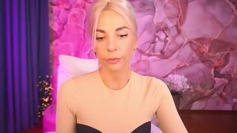 Bella online show from October 2025 01:11:01 PM