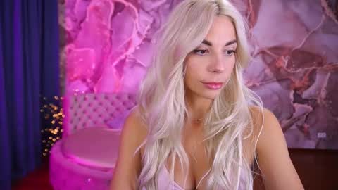 Bella online show from October 2025 08:09:02 PM