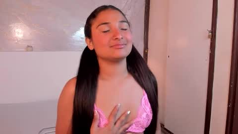 Bella online show from October 2025 12:01:02 PM