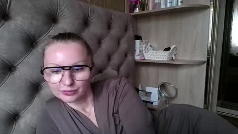 Amelia online show from September 2025 01:00:01 PM