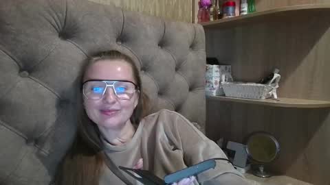 Amelia online show from October 2025 03:41:01 PM