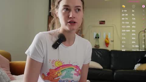 Snapshot of bellebabyboo chatting on October 2025 03:42:02 AM BELLE online show from October 2025 03:42:02 AM