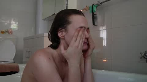 Snapshot of bellebabyboo chatting on November 2025 03:38:02 AM BELLE online show from November 2025 03:38:02 AM