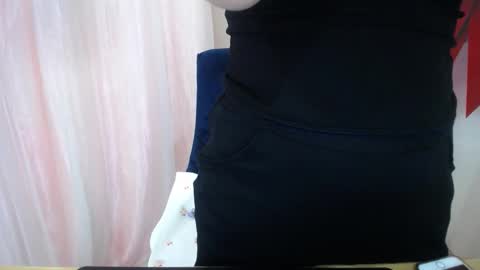 Snapshot of belly18only chatting on October 2025 01:16:01 AM Belly online show from October 2025 01:16:01 AM