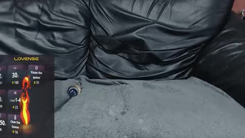 Snapshot of bencrow chatting on October 2025 10:12:02 PM Bencrow online show from October 2025 10:12:02 PM