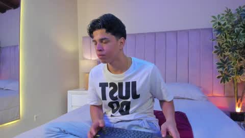 BENJAMIN online show from January 2025 01:19:01 AM