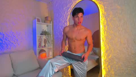 BENJAMIN online show from January 2025 07:36:01 AM