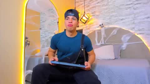 BENJAMIN online show from October 2025 12:02:02 PM