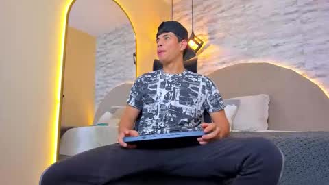 BENJAMIN online show from November 2025 11:33:02 AM