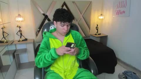 BENJAMIN online show from October 2025 10:07:02 PM