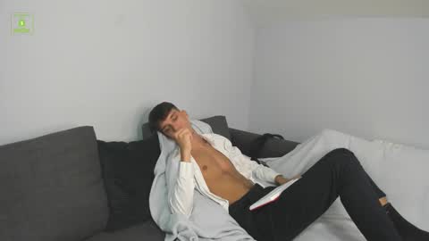 Snapshot of benny_powell chatting on October 2025 09:35:02 PM Benny online show from October 2025 09:35:02 PM