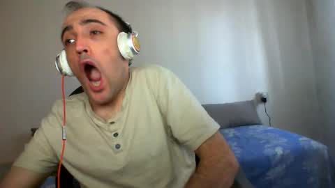 Snapshot of bentish chatting on October 2025 06:05:02 AM bentish online show from October 2025 06:05:02 AM