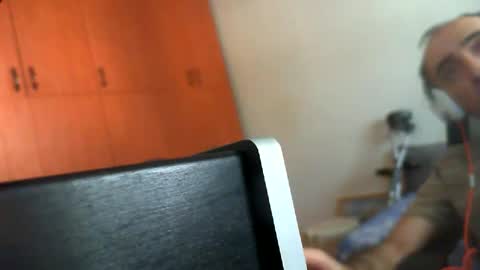 Snapshot of bentish chatting on October 2025 08:33:01 AM bentish online show from October 2025 08:33:01 AM