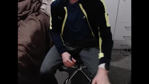 Snapshot of benwardle123 chatting on November 2025 06:18:01 PM READ MY BIO --- --- READ MY BIO online show from November 2025 06:18:01 PM