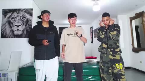 Snapshot of benz_boys chatting on September 2025 12:32:02 PM benz boys online show from September 2025 12:32:02 PM