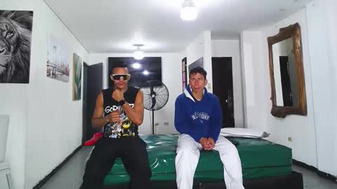 Snapshot of benz_boys chatting on October 2025 12:03:01 PM benz boys online show from October 2025 12:03:01 PM