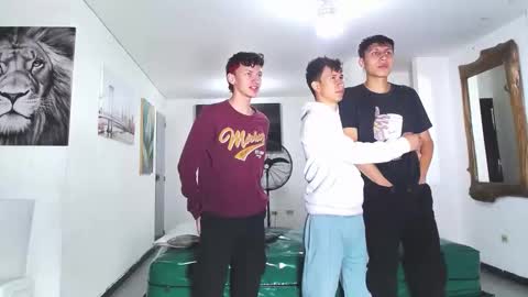 Snapshot of benz_boys chatting on October 2025 12:03:01 PM benz boys online show from October 2025 12:03:01 PM