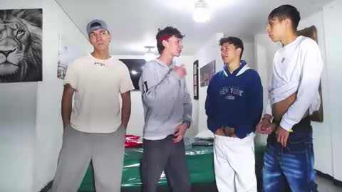 Snapshot of benz_boys chatting on October 2025 12:06:01 PM benz boys online show from October 2025 12:06:01 PM