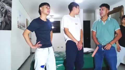 Snapshot of benz_boys chatting on October 2025 11:39:02 AM benz boys online show from October 2025 11:39:02 AM