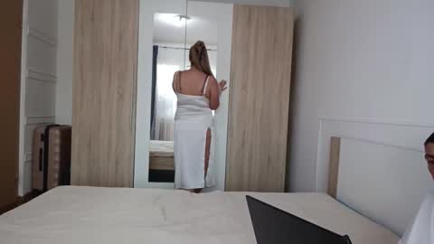 Alex and Victoria online show from September 2025 02:33:01 PM