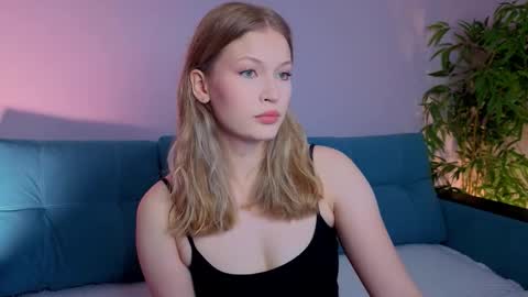 Snapshot of best_trip chatting on October 2025 10:14:01 AM Danny and Kira online show from October 2025 10:14:01 AM