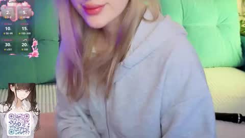 Snapshot of best_trip chatting on November 2025 03:22:01 PM Danny and Kira online show from November 2025 03:22:01 PM